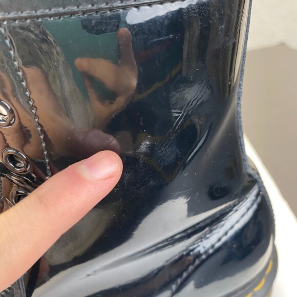 Dr. Martens Short Boots Black Leather Yellow Stitch 8 Hole Size US8 /EUR 39 - Picture 7 of 16